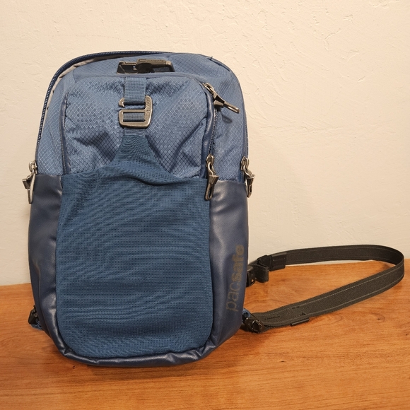 Pacsafe Venturesafe X Anti-Theft Sling Pack – Blue - Picture 3 of 11
